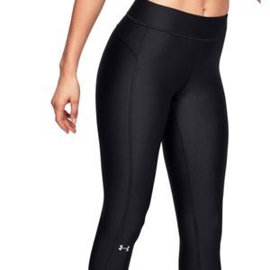 ****SOLD**** Under Armour | Capri Compression Heat Gear Leggings | Black